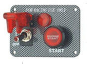La fibra de carbono que competía con el panel del interruptor de ignición, rojo iluminó la tecla de partida del motor